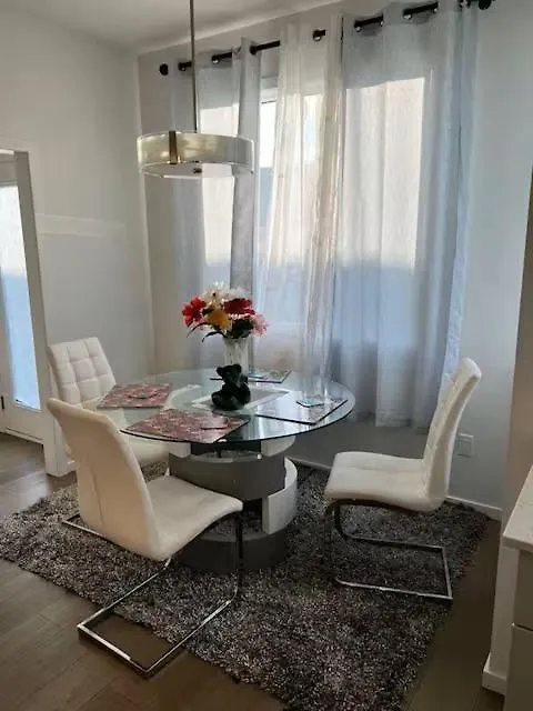 Bedroom In Southwest D Edmonton Kanada