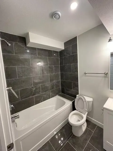 Kwatera prywatna Bedroom In Southwest D Edmonton